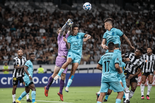 Vélez Sarsfield chia điểm Olimpia 1–1